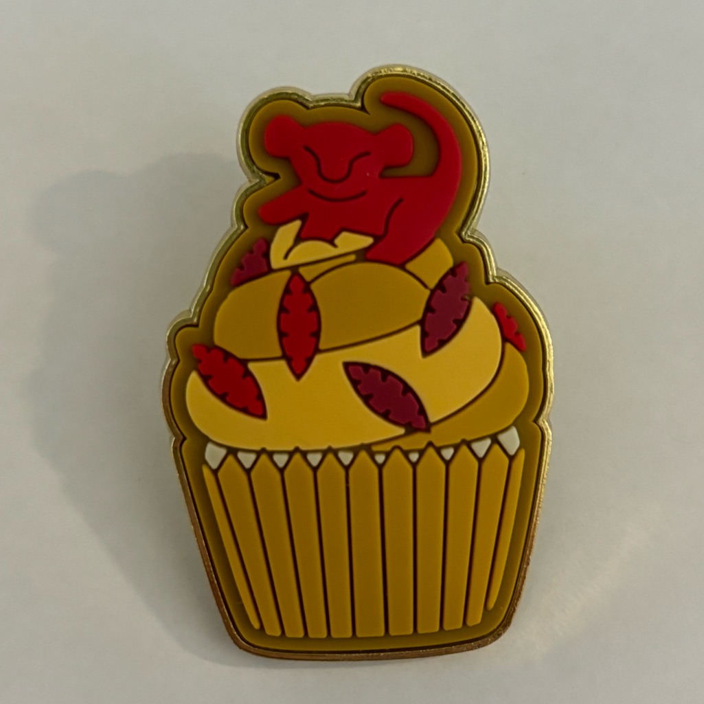 Loungefly Enamel Pin - Lion King Cupcake Scented 9$